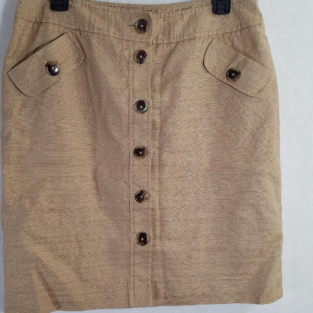 Anne Klein size 10 Skirt front button lined